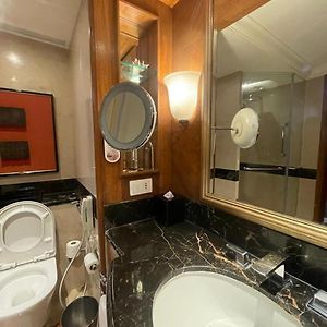 Executive Queen Room Club Level